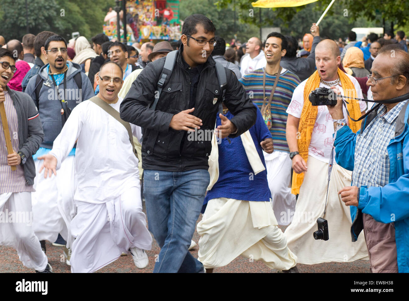 Rathayatra parade, adeptes Hare Krishna à Londres. Banque D'Images