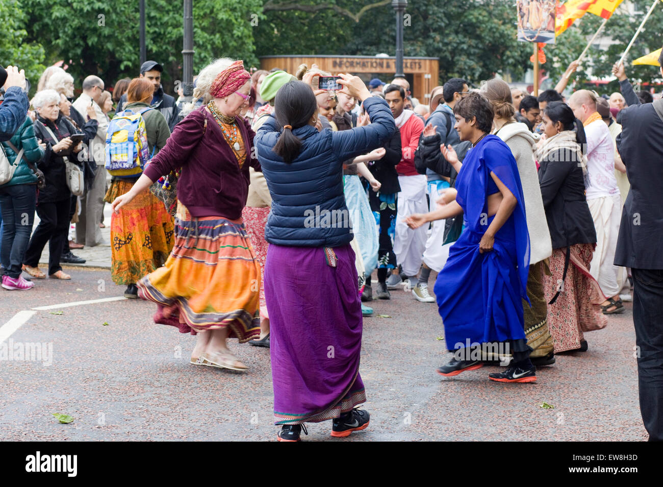 Rathayatra parade, adeptes Hare Krishna à Londres. Banque D'Images