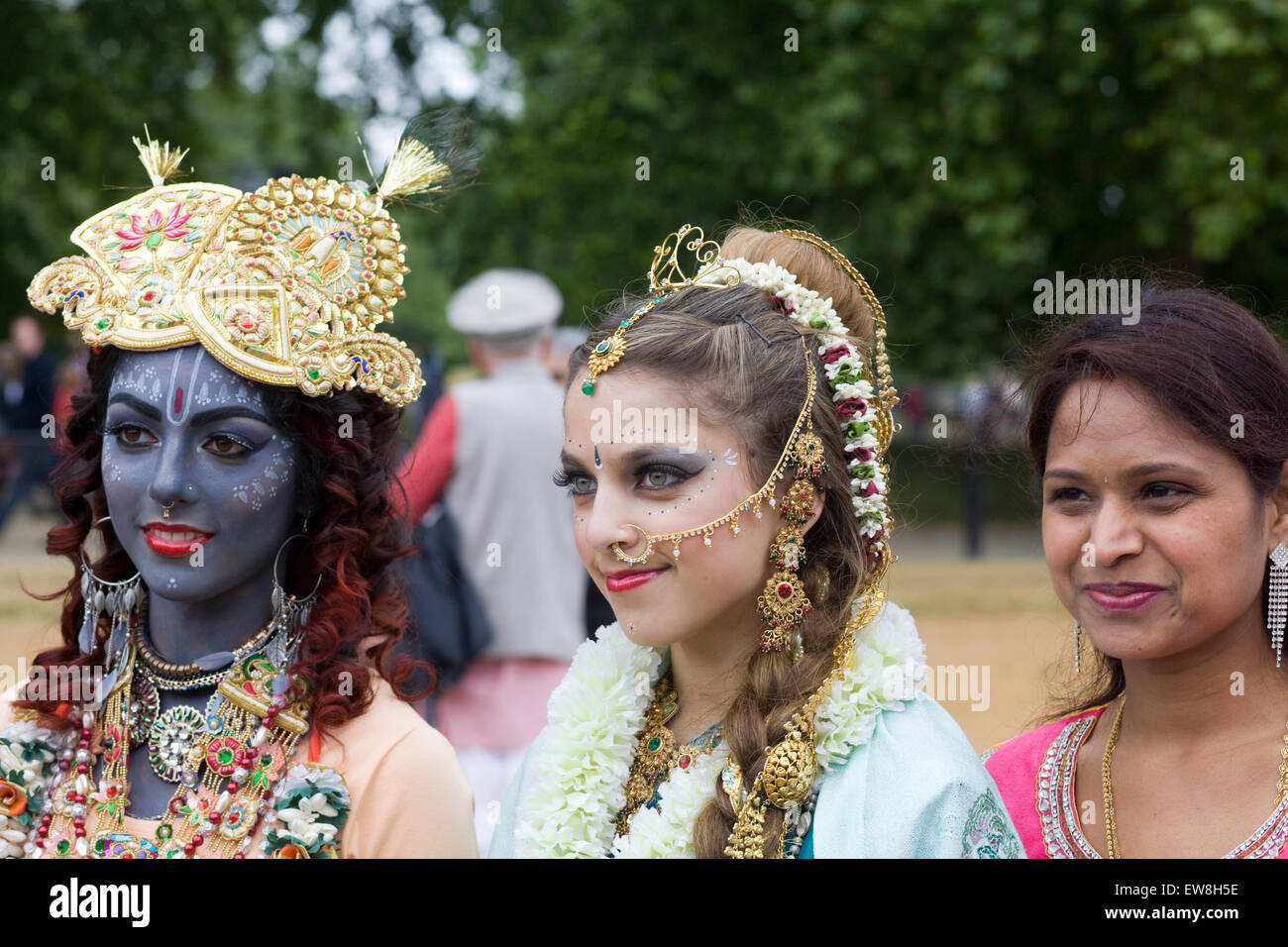 Les filles en costumes de Krishna et sa maîtresse/épouse Radha,les Rathayatra Chars London Festival Banque D'Images