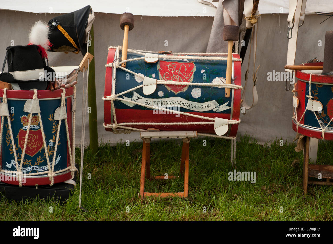 Les Lions Mound, Waterloo, Belgique. 20 Juin, 2015. Les corvées du matin au bivouac des alliés lors de la deuxième journée de la reconstitution massive de la bataille de Waterloo. Batterie des Rois German Legion. Credit : Malcolm Park editorial/Alamy Live News Banque D'Images