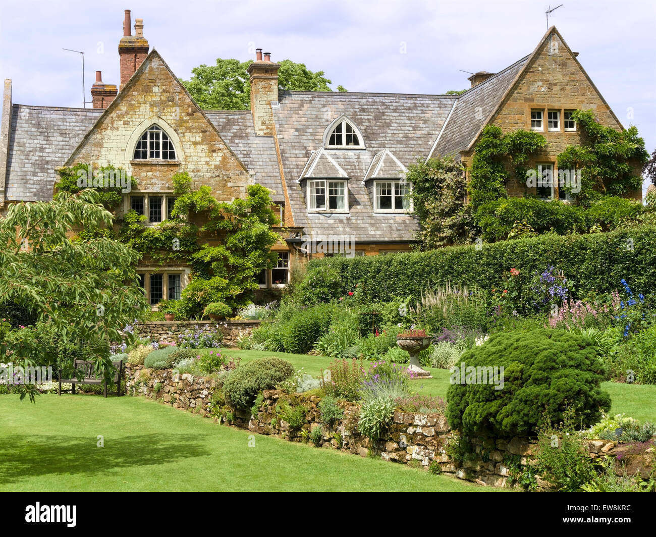 Coton Manor House and gardens, Coton, Northamptonshire, England, UK. Banque D'Images