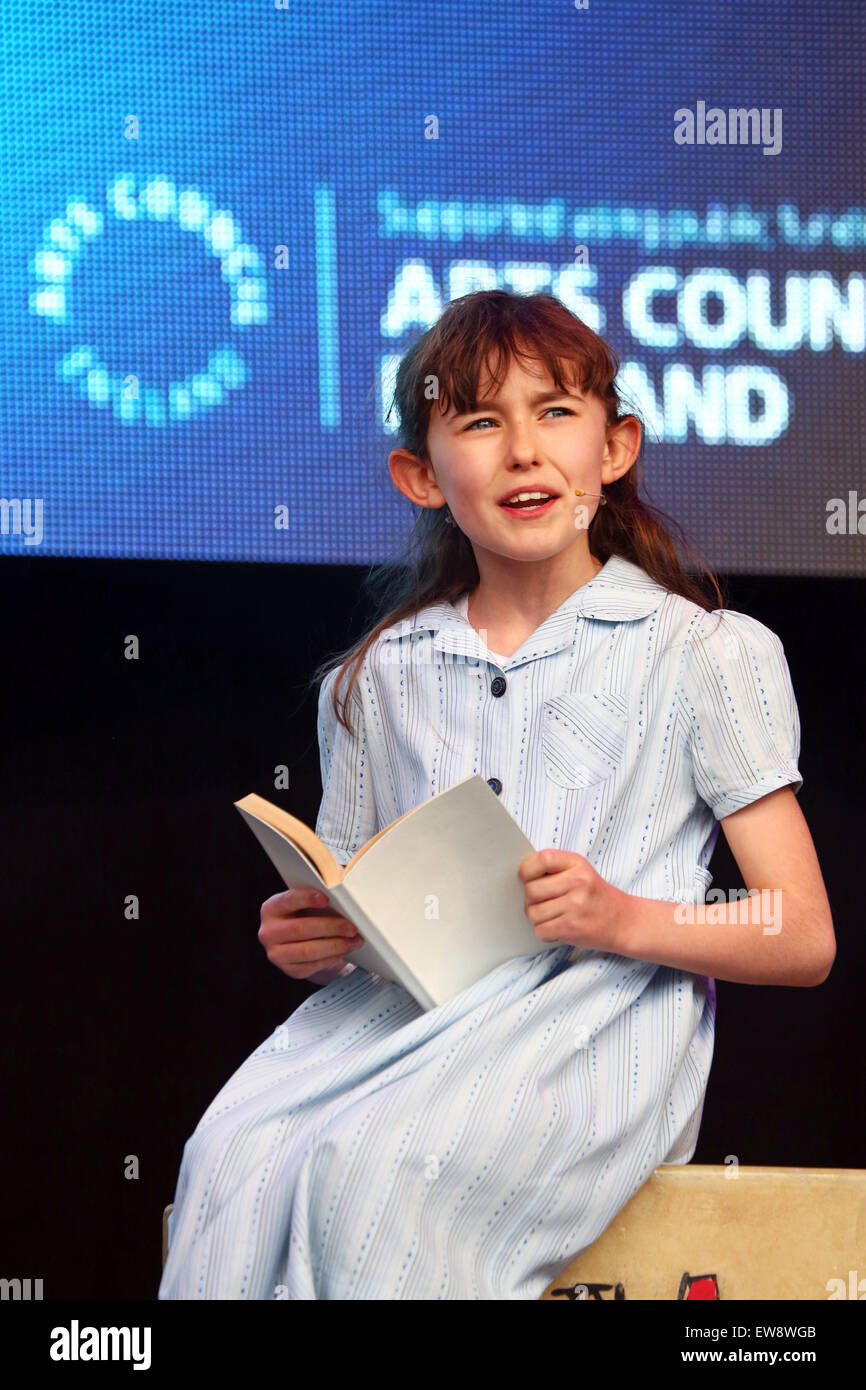 Londres, Royaume-Uni. 20 Juin, 2015. Étoile d'effectuer dans la comédie musicale Matilda at West End Live à Londres 2015 Crédit : Paul Brown/Alamy Live News Banque D'Images