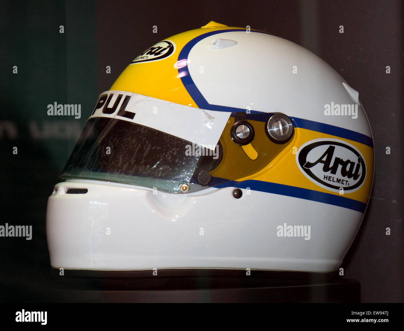 Le casque de course de Kazuyoshi Hoshino, exposé au Suzuka Racing Theater, représente sa carrière légendaire dans le sport automobile japonais. Banque D'Images