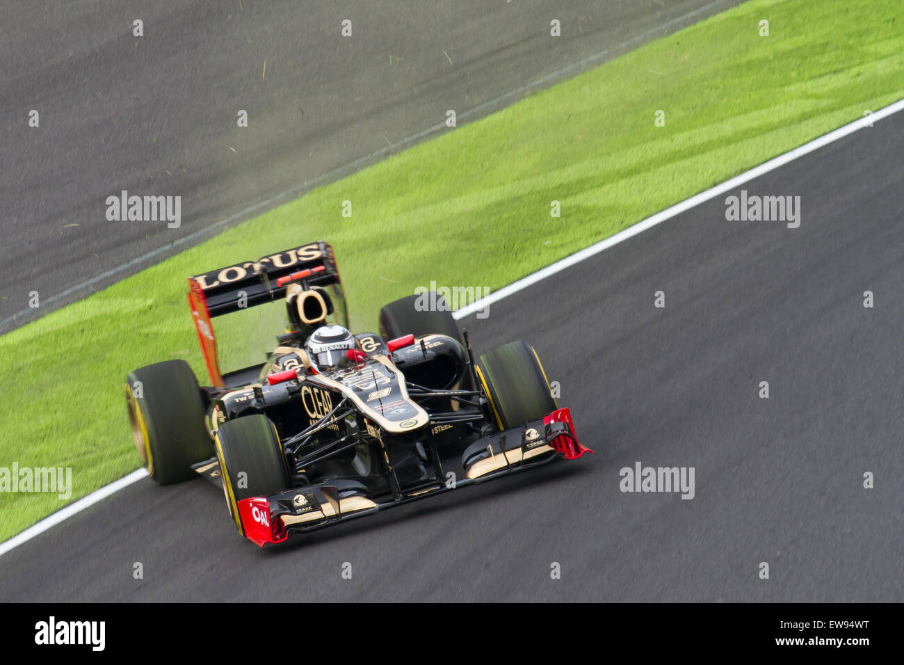 La Lotus E20 de Kimi Raikkonen tourne à Spoon Curve lors de la troisième séance de qualification du Grand Prix du Japon 2012 sur le circuit de Suzuka. Banque D'Images