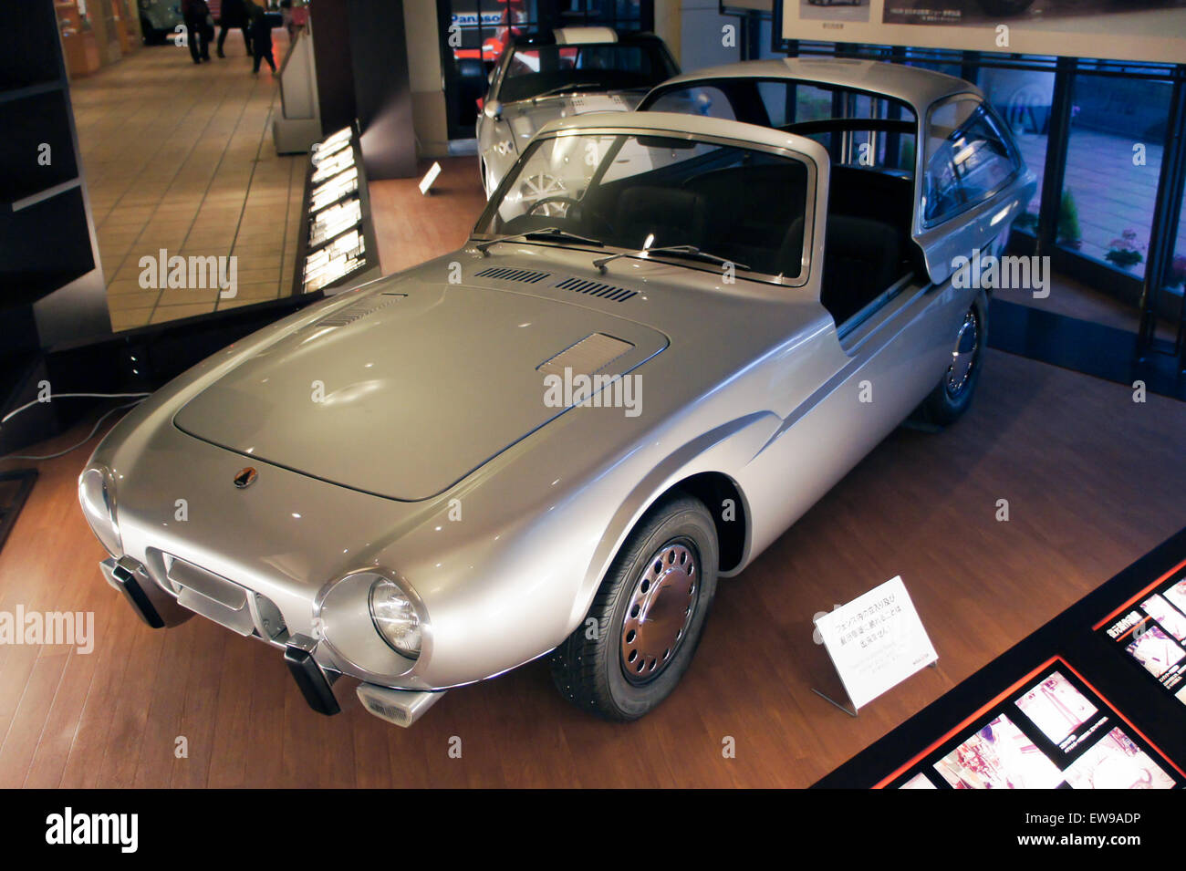 La Toyota Publica Sports 2013, une version reconstruite, est représentée sur cette image. Connu pour son design compact, le véhicule conserve son charme classique tout en offrant des améliorations modernes de performance. Banque D'Images