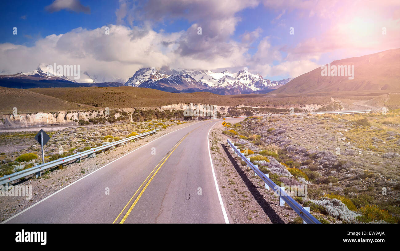 Route d'El Chalten, village de l'Argentine. Banque D'Images