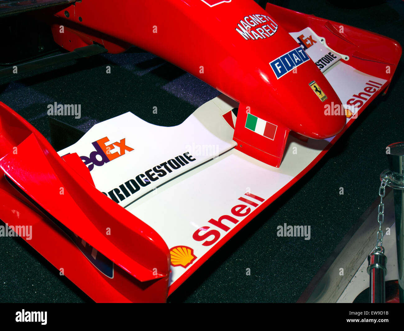 L'aile avant de la Ferrari F2001, exposée au Museo Ferrari, présente l'aérodynamisme et le design avancés utilisés en formule 1. Cette voiture a été un élément clé de la campagne Ferrari en formule 1 2001. Banque D'Images