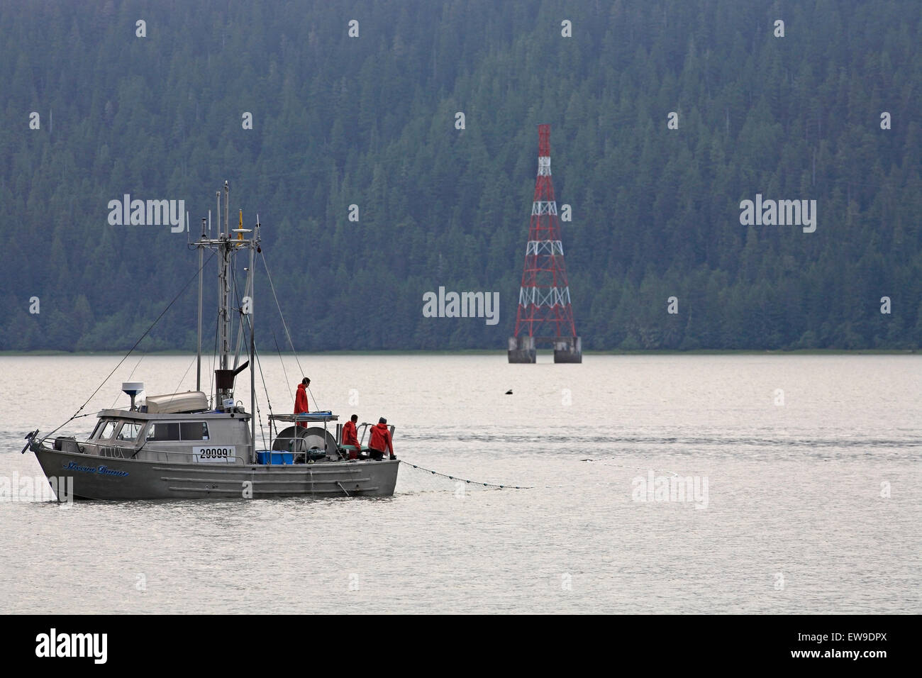 L'essai de pêche au filet maillant Tyee opérant sur le cours inférieur de la rivière Skeena, près de Prince Rupert, BC Banque D'Images
