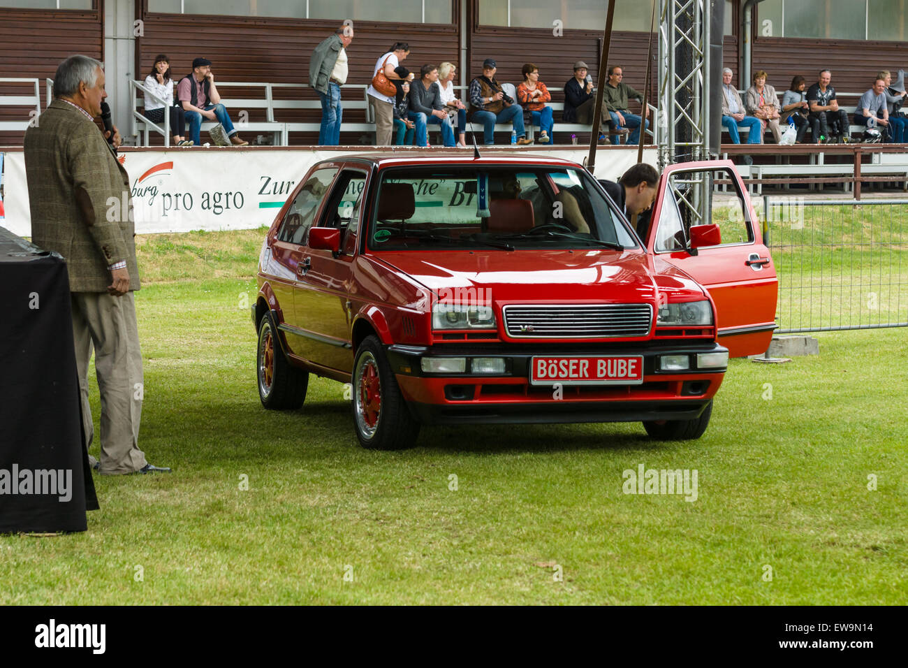 PAAREN IM GLIEN, ALLEMAGNE - le 23 mai 2015 : voiture compacte Volkswagen Golf Mk2 Rallye. L'oldtimer show à MAFZ. Banque D'Images