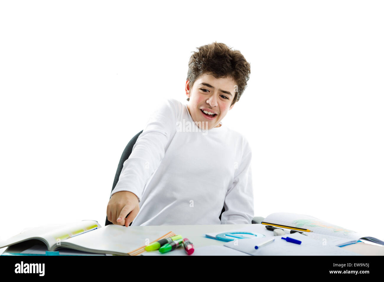 Panique Caucasian boy wearing a white t-shirt est orienté à domicile Banque D'Images