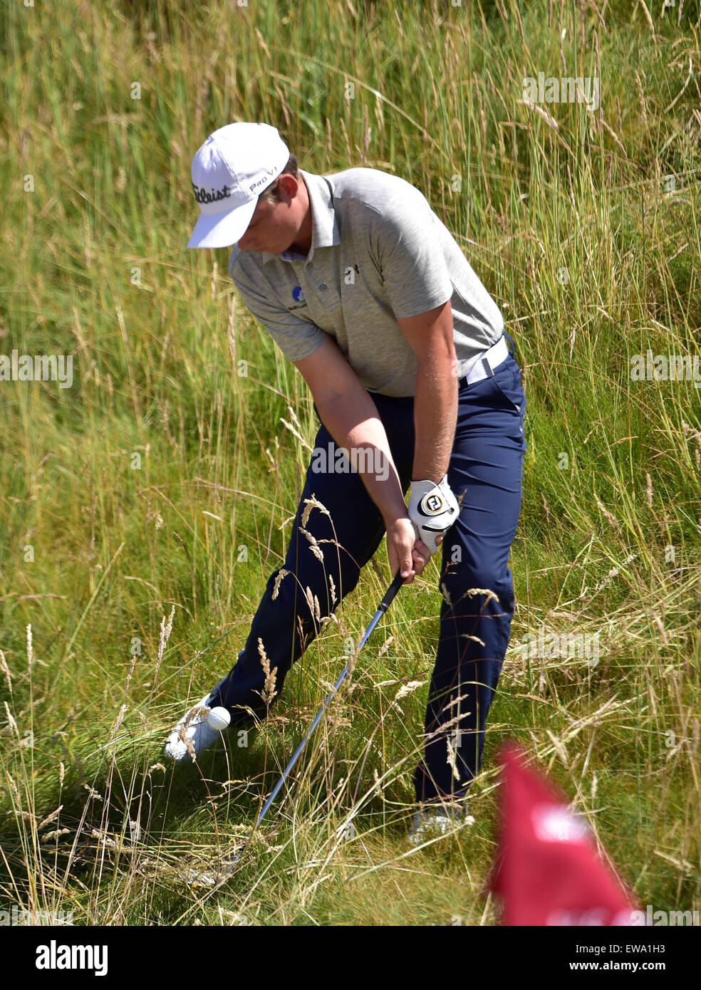 University Place, Washington, USA. 20 Juin, 2015. Cameron Smith hits hors de la fétuque élevée derrière le rugueux 6e ronde verte pendant 3 à l'US Open à Chambers Bay, University Place, Washington : Cal Crédit Sport Media/Alamy Live News Banque D'Images