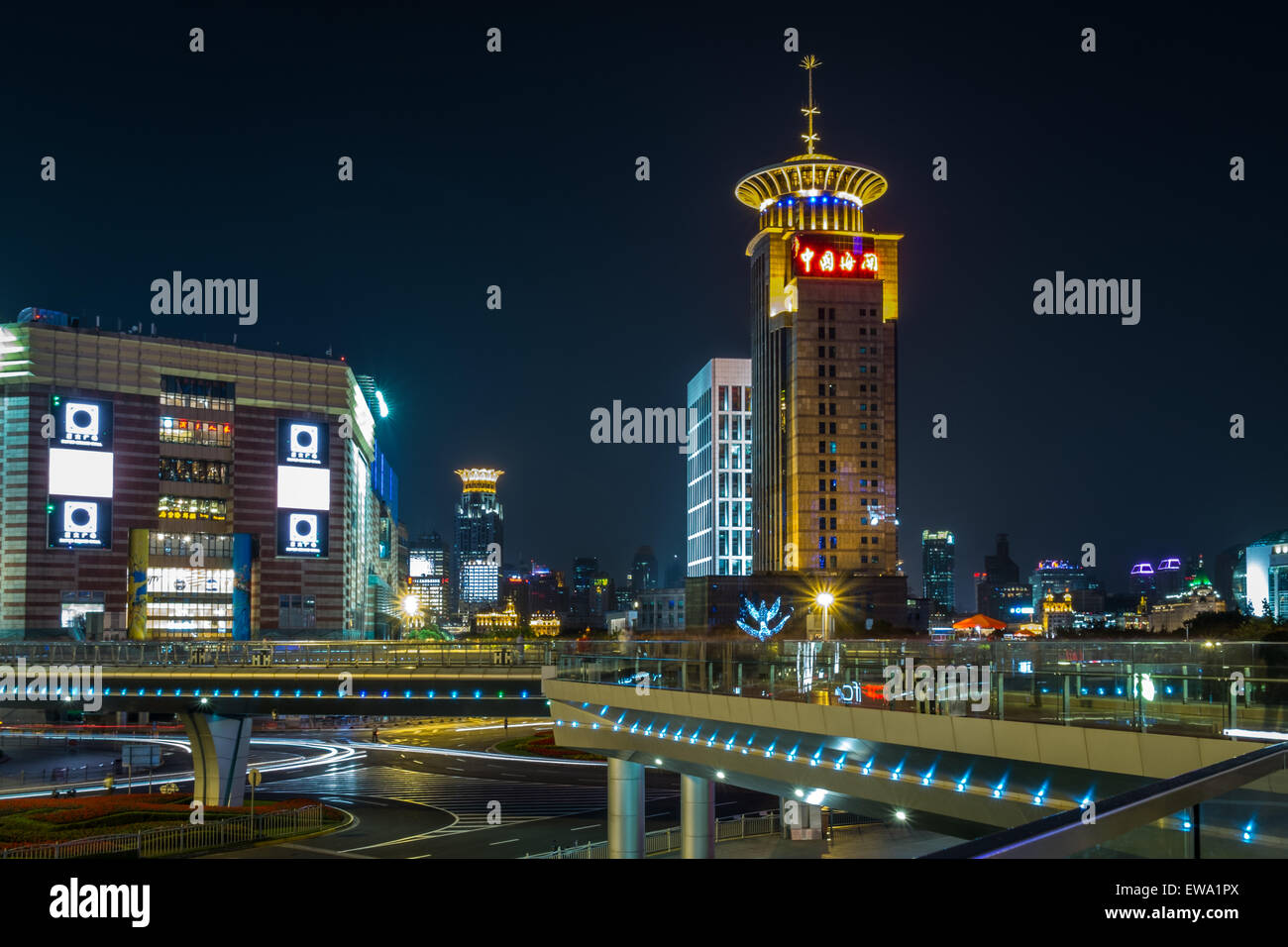 Des bâtiments de la ville la nuit Banque D'Images