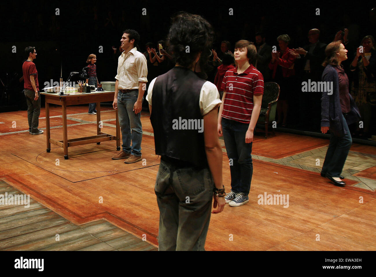 Soirée d'ouverture Accueil au Circle in the Square Theatre - Curtain Call. Avec : Joel Perez, Emily Skeggs, Judy Kuhn Où : New York City, New York, United States Quand : 19 Avr 2015 Banque D'Images