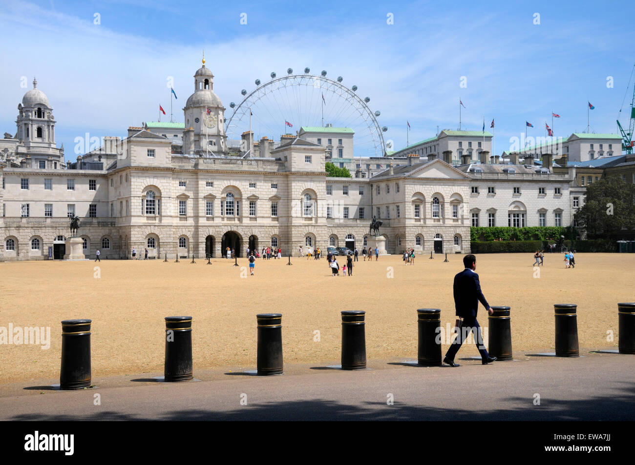 Londres, Angleterre, Royaume-Uni. Horse Guards Parade, et la roue du millénaire / London Eye Banque D'Images