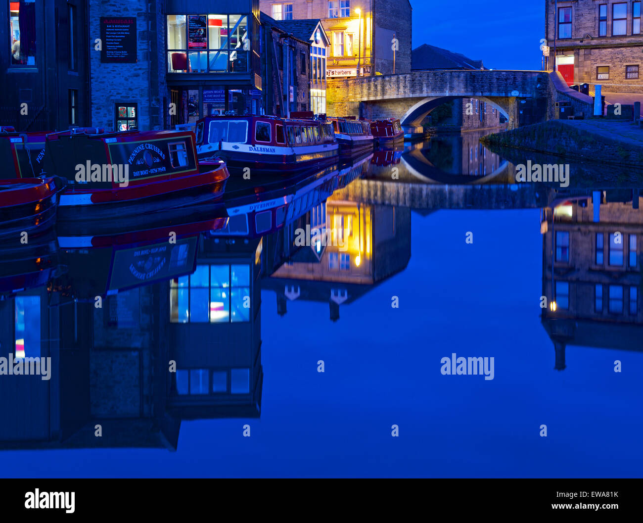 Le Leeds et Liverpool Canal de nuit, Skipton, Yorkshire du Nord, Angleterre, Royaume-Uni Banque D'Images