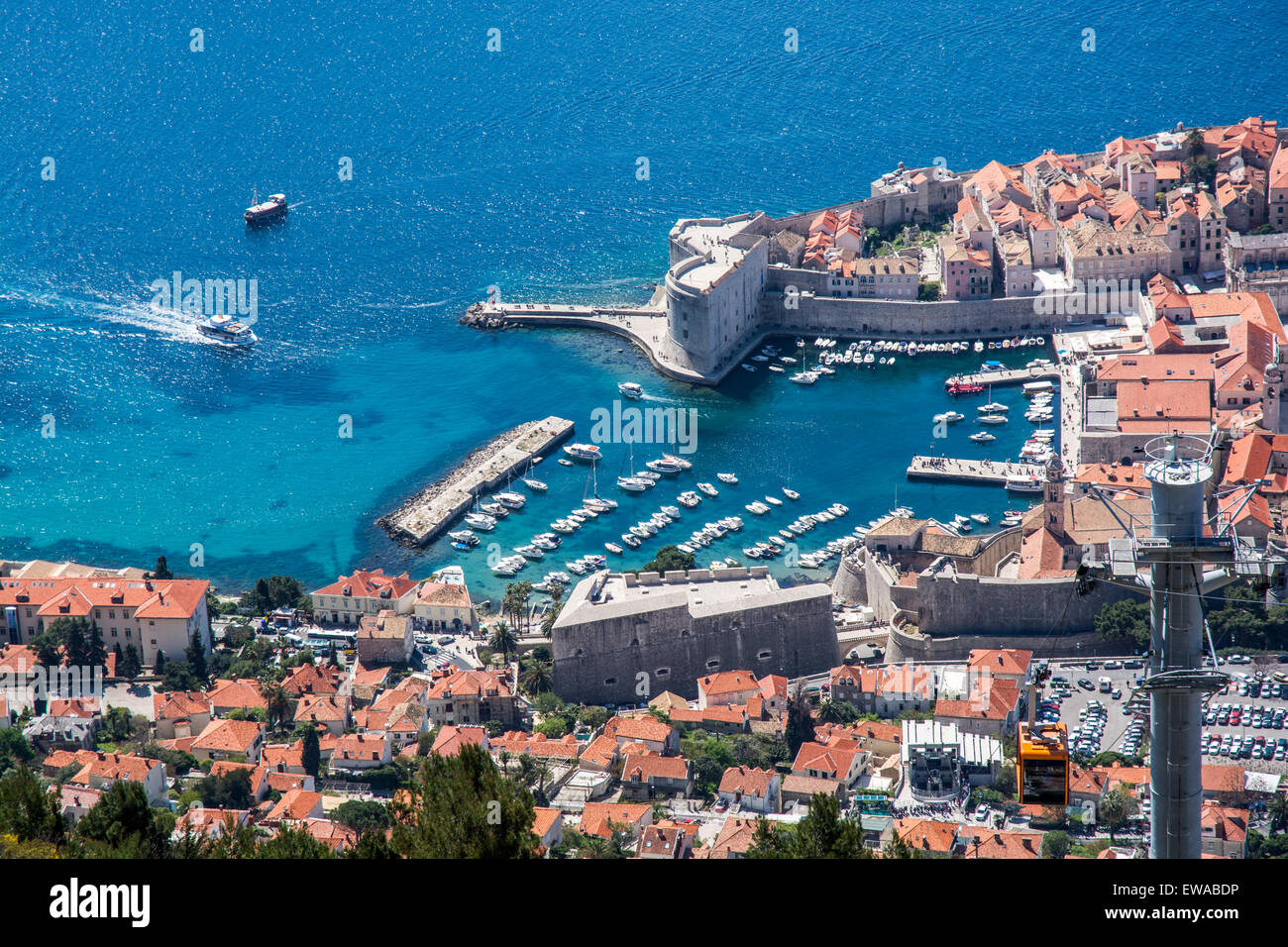 Vieux port de la ville à partir de la station de téléphérique srdj hill, Dubrovnik, Croatie Banque D'Images