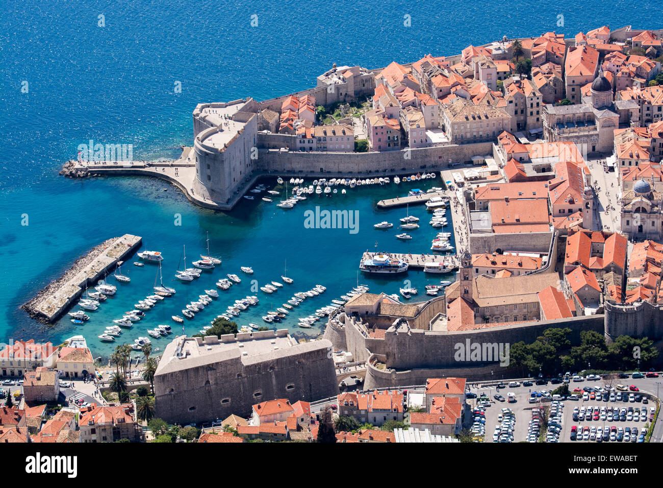 Vieux port de la ville à partir de la station de téléphérique srdj hill, Dubrovnik, Croatie Banque D'Images