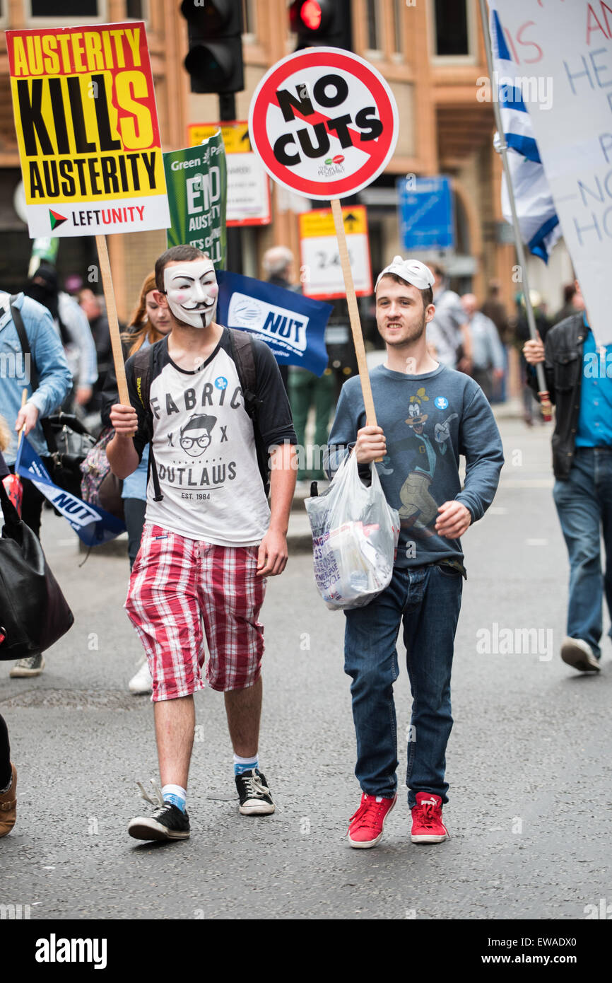 London, UK 20 juin 2015 manifestants portant des masques anonyme Guy Berresford / Alamy Live News Banque D'Images