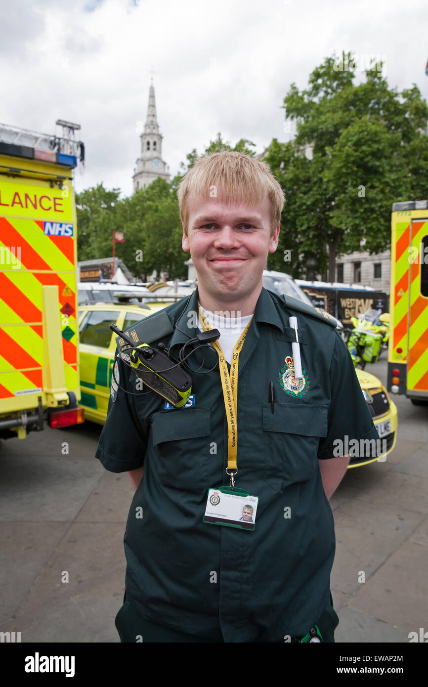 Londres, Royaume-Uni. 21 Juin, 2015. Service paramédic d'étudiants en service à la fin de l'Ouest Live 2015 à Trafalgar Square. Credit : Keith Larby/Alamy Live News Banque D'Images