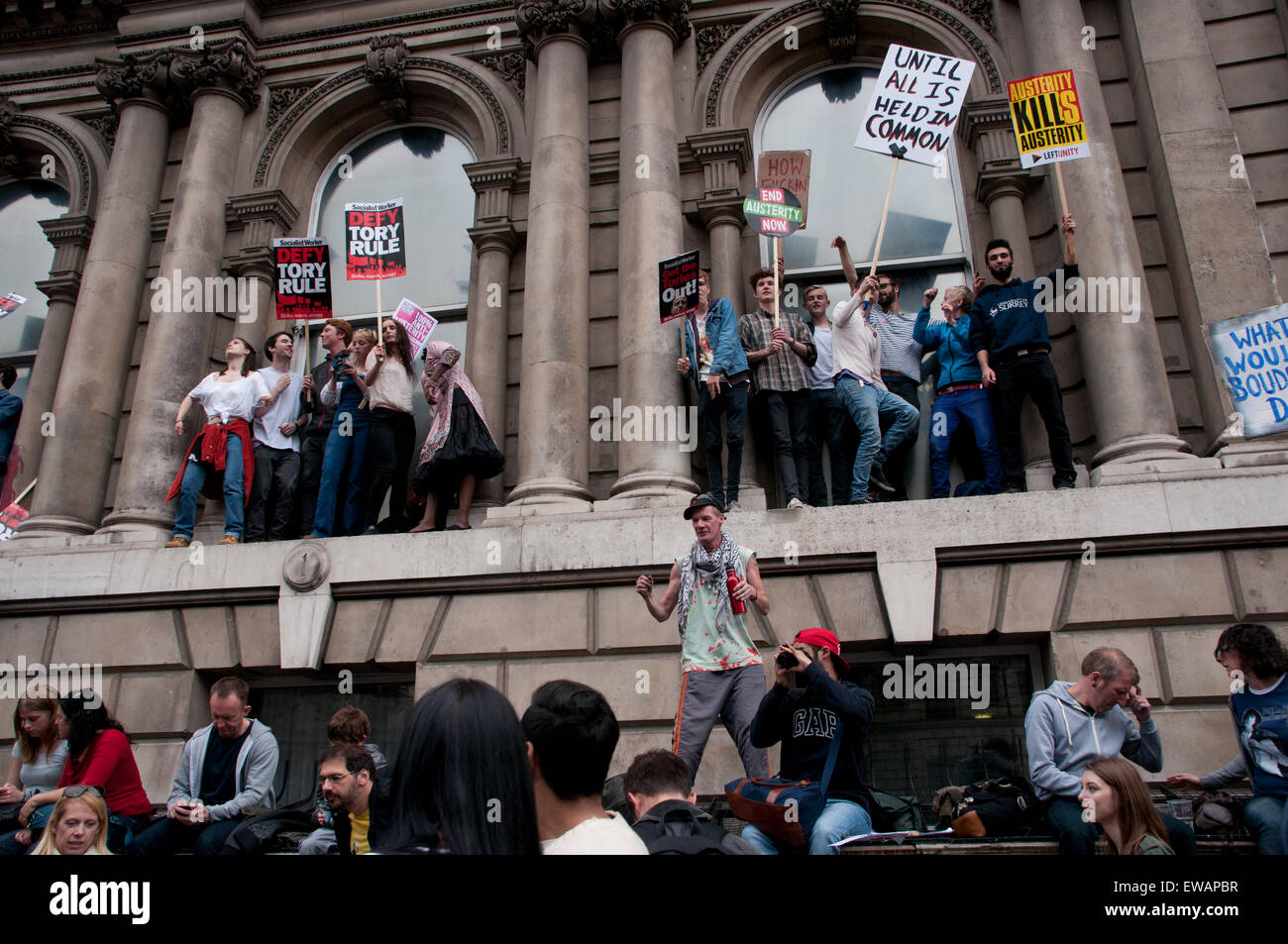 Des dizaines de milliers de mars à Londres le gouvernement anti-Anti-Austerity protester par Londres le 20 juin 2014 Banque D'Images