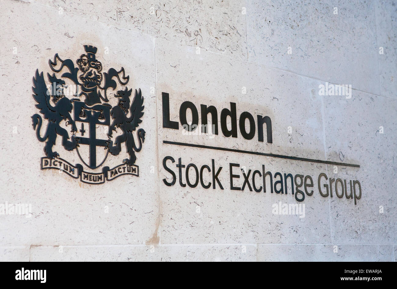 Londres, UK - 7 juin 2015 : Le panneau d'entrée pour le London Stock Exchange building situé dans la ville de Londres, le 7 juin Banque D'Images