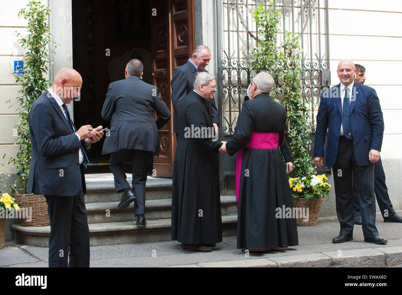 Turin, Italie. 21 Juin, 2015. Italie Piémont Turin Visite du Pape François à Turin lors de l'Exposition du Saint Suaire 21 juin 2015 - L'attente venue du pape François à visiter le Cottolengo Crédit : Realy Easy Star/Alamy Live News Banque D'Images