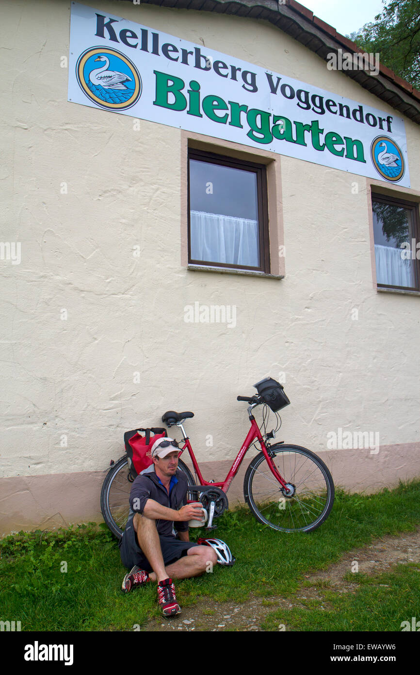 Arrêt de repos à l'Voggendorf Kellerberg cave à bière dans l'Aisch valley Banque D'Images