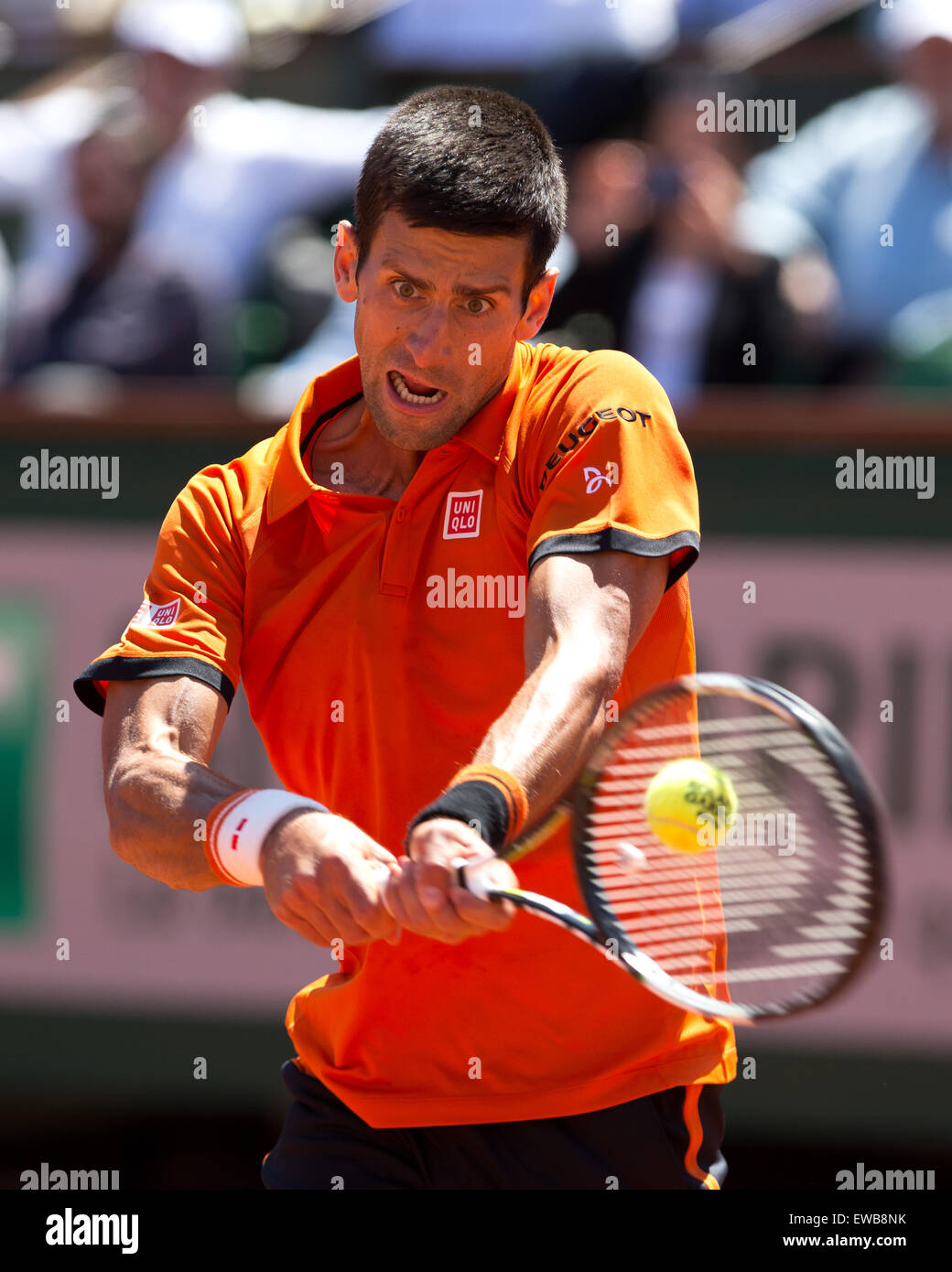 Novak Djokovic (SRB) en action à l'Open de France 2015 Banque D'Images