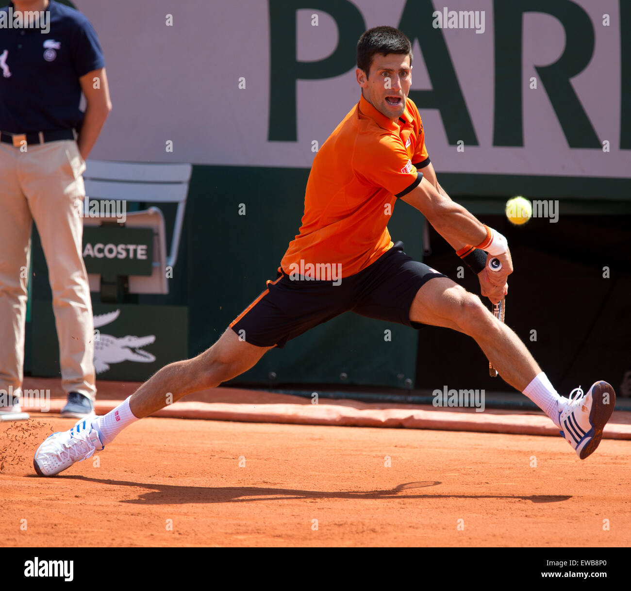 Novak Djokovic (SRB) en action à l'Open de France 2015 Banque D'Images