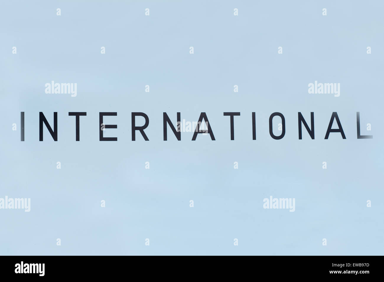 International connexion sur un bâtiment Banque D'Images International connexion sur un bâtiment Banque D'Images