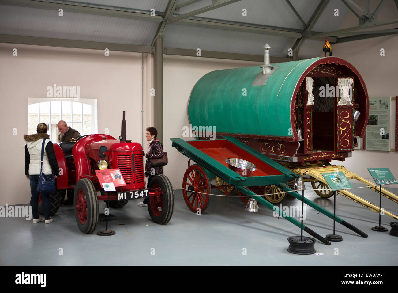 L'Irlande, Co Wexford, le château de Johnstown, Irish Agricultural Museum, à la recherche de vieux tracteur Cropmaster Banque D'Images