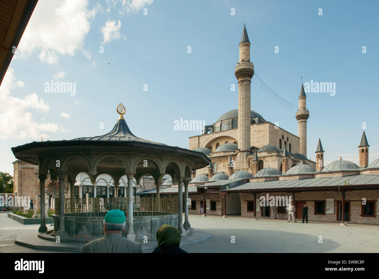 Türkei, Konya, Reinigungsbrunnen (Sadirvan) im Hof des Mevlana-Museum Selimiye-Moschee, im Hintergrund die Banque D'Images