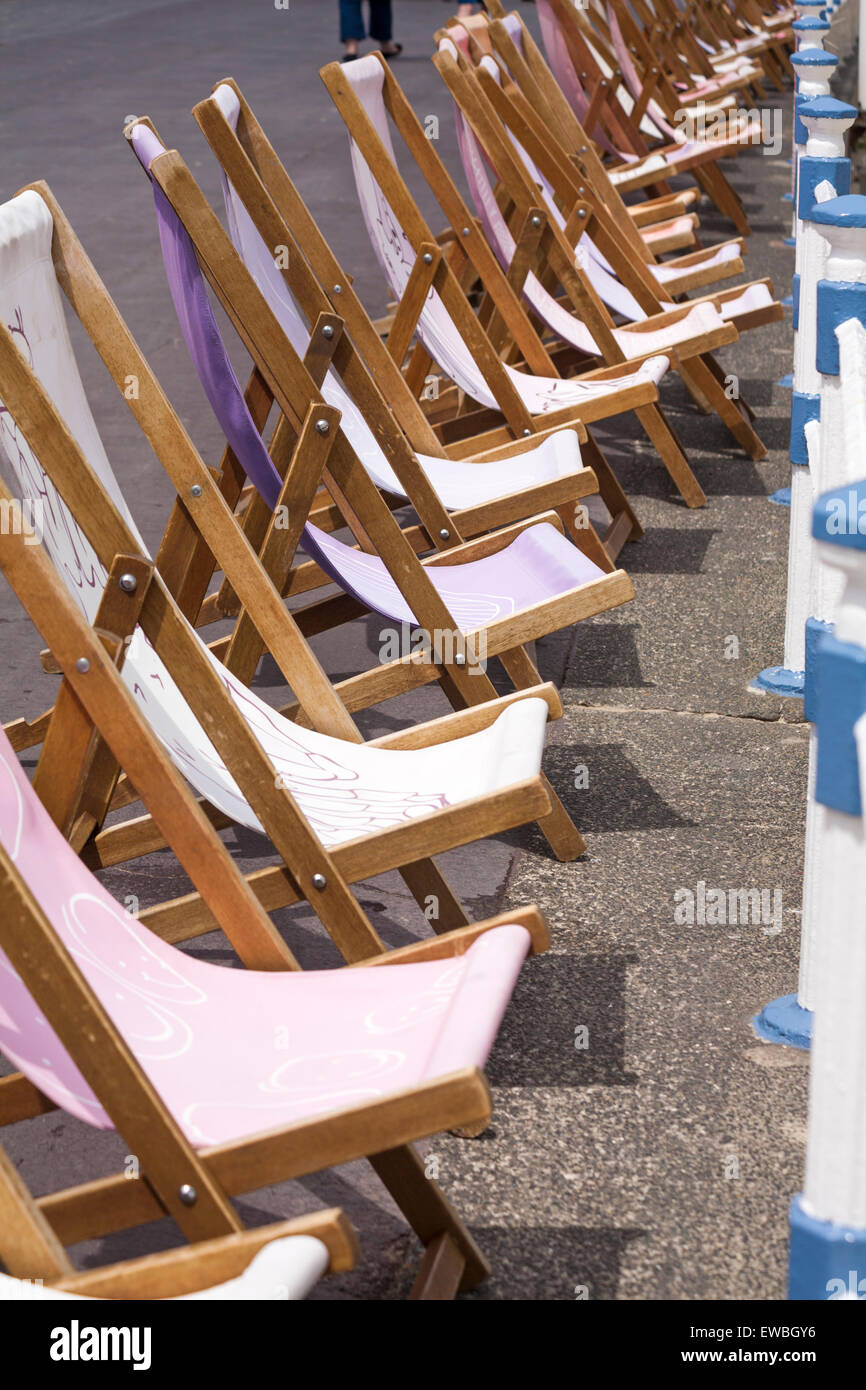 Transats sur Esplanade Weymouth en Juin Banque D'Images