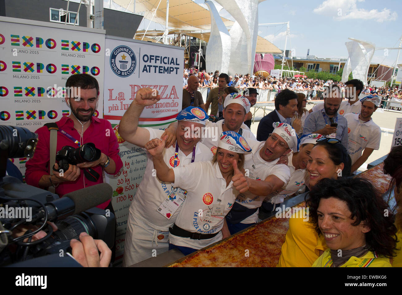 Italie - Milan - Expo 2015 - Proclamation du Livre Guinness des Records La pizza la plus longue du monde : 1 595,45 mètres Banque D'Images