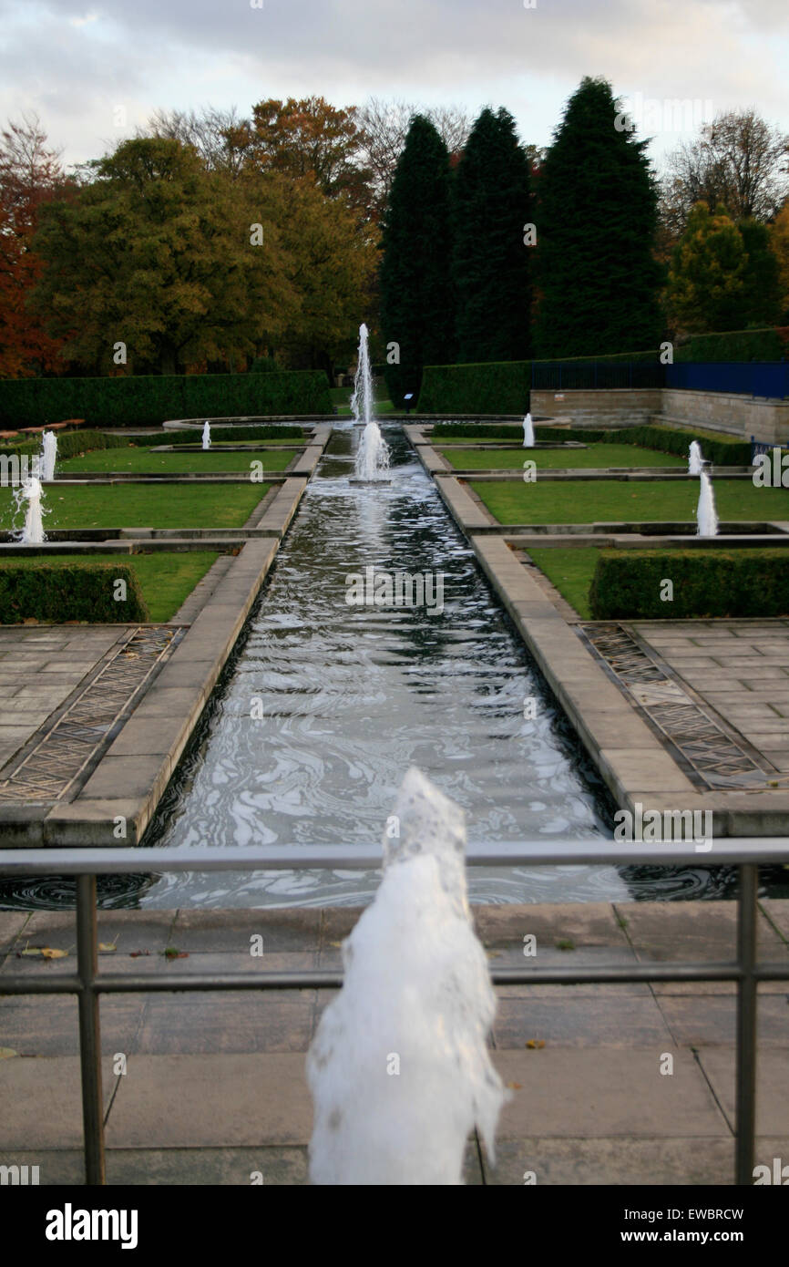 Jardins asiatiques de Lister Park,chute d'eau,marches,marbre,waterfeature éclairage naturel, paysage naturel, non filtré Banque D'Images