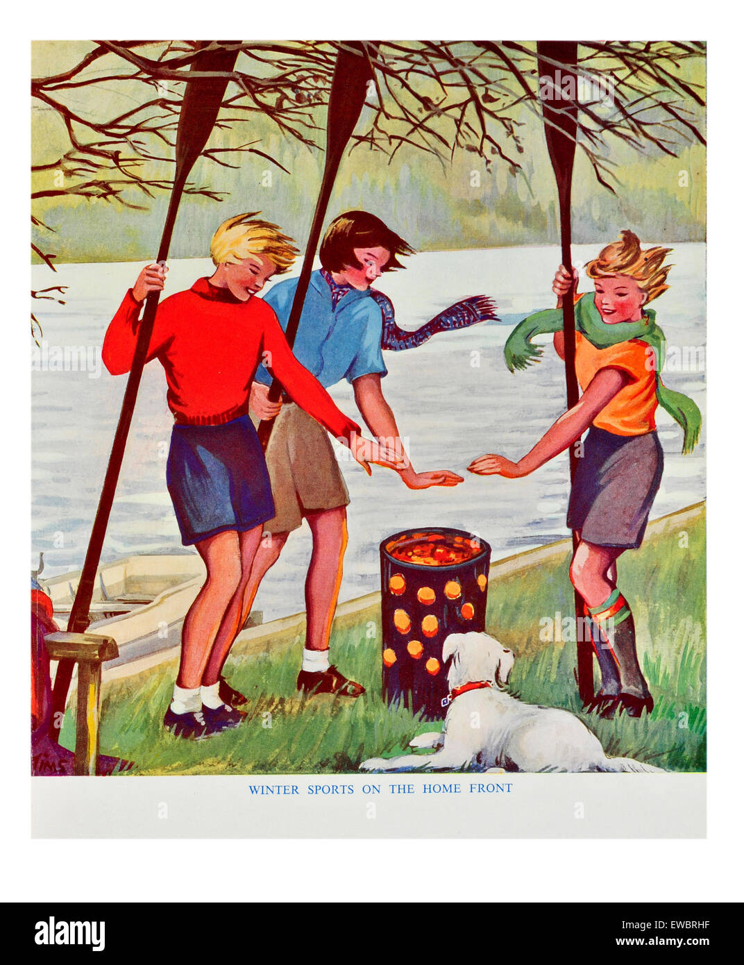 Trois jeunes filles au chaud autour d'un feu de camp holding avirons avec leur chien regardant sur Banque D'Images