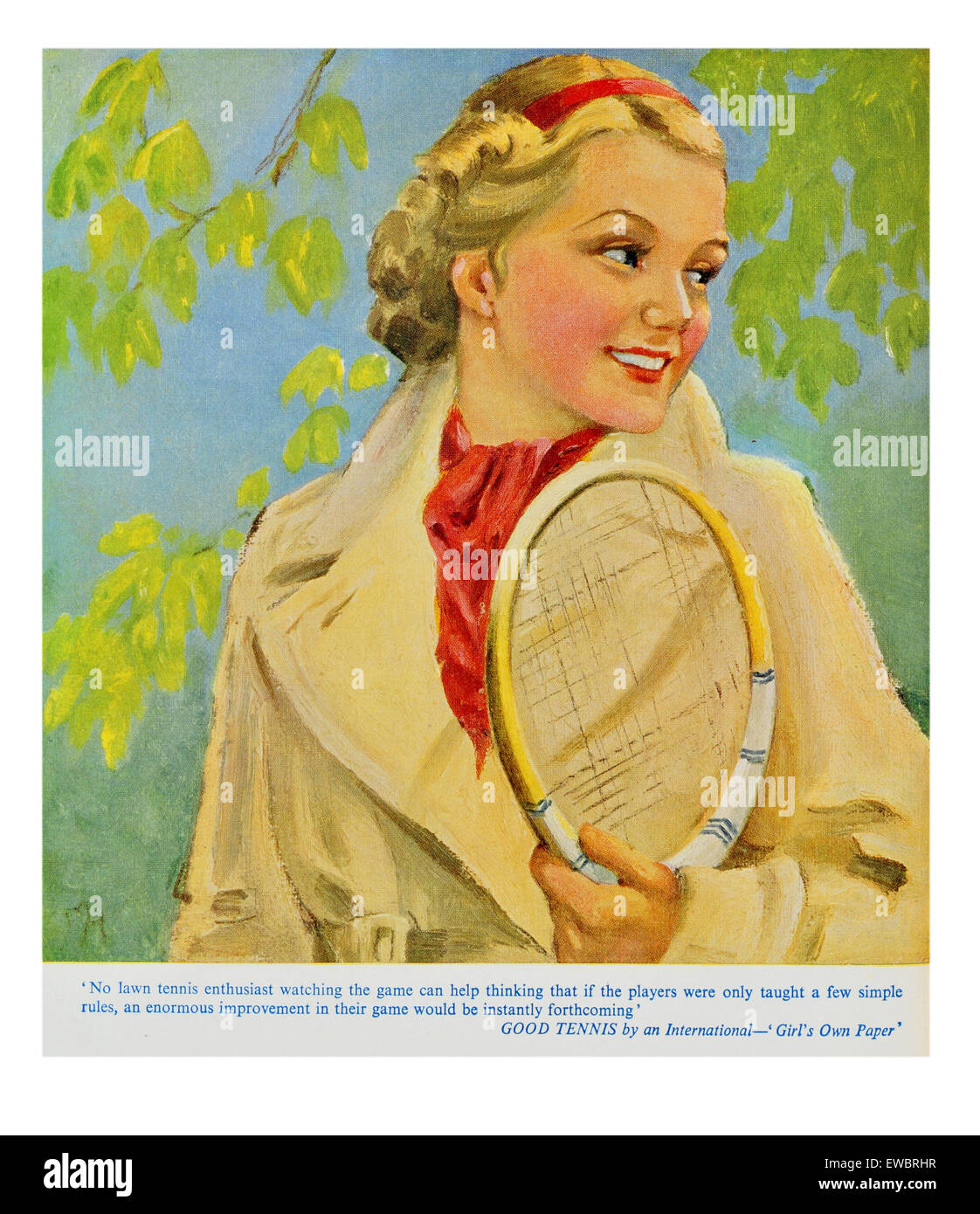 Portrait of smiling girl à l'extérieur tenant une raquette de tennis sous un arbre Banque D'Images