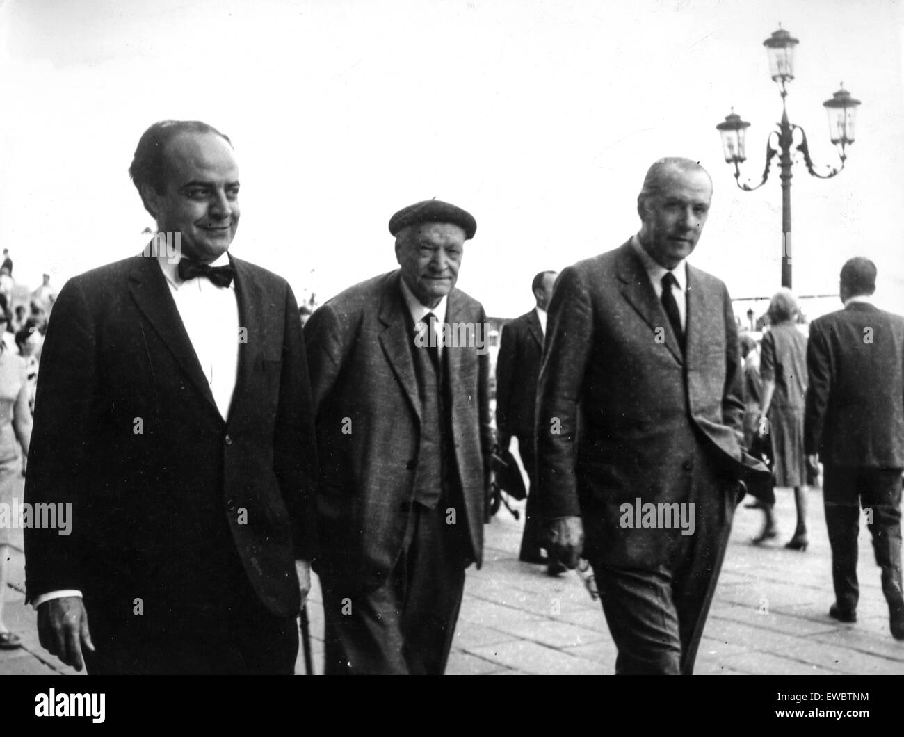 Giuseppe ungaretti avec vos amis à Venise,1966 Banque D'Images