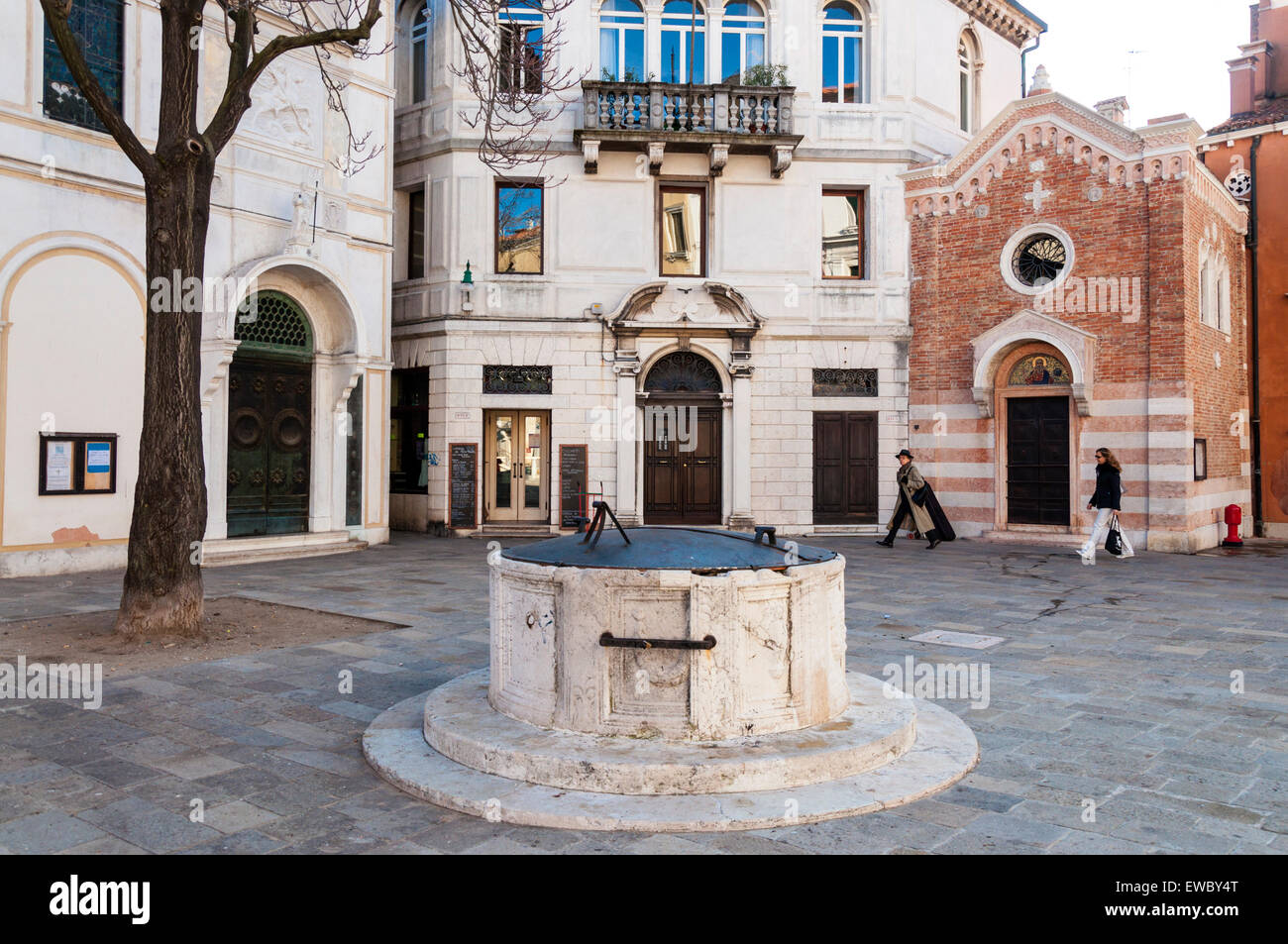 Campo San Vio vieux puits dans la place Saint-Marc de Venise Italie Banque D'Images
