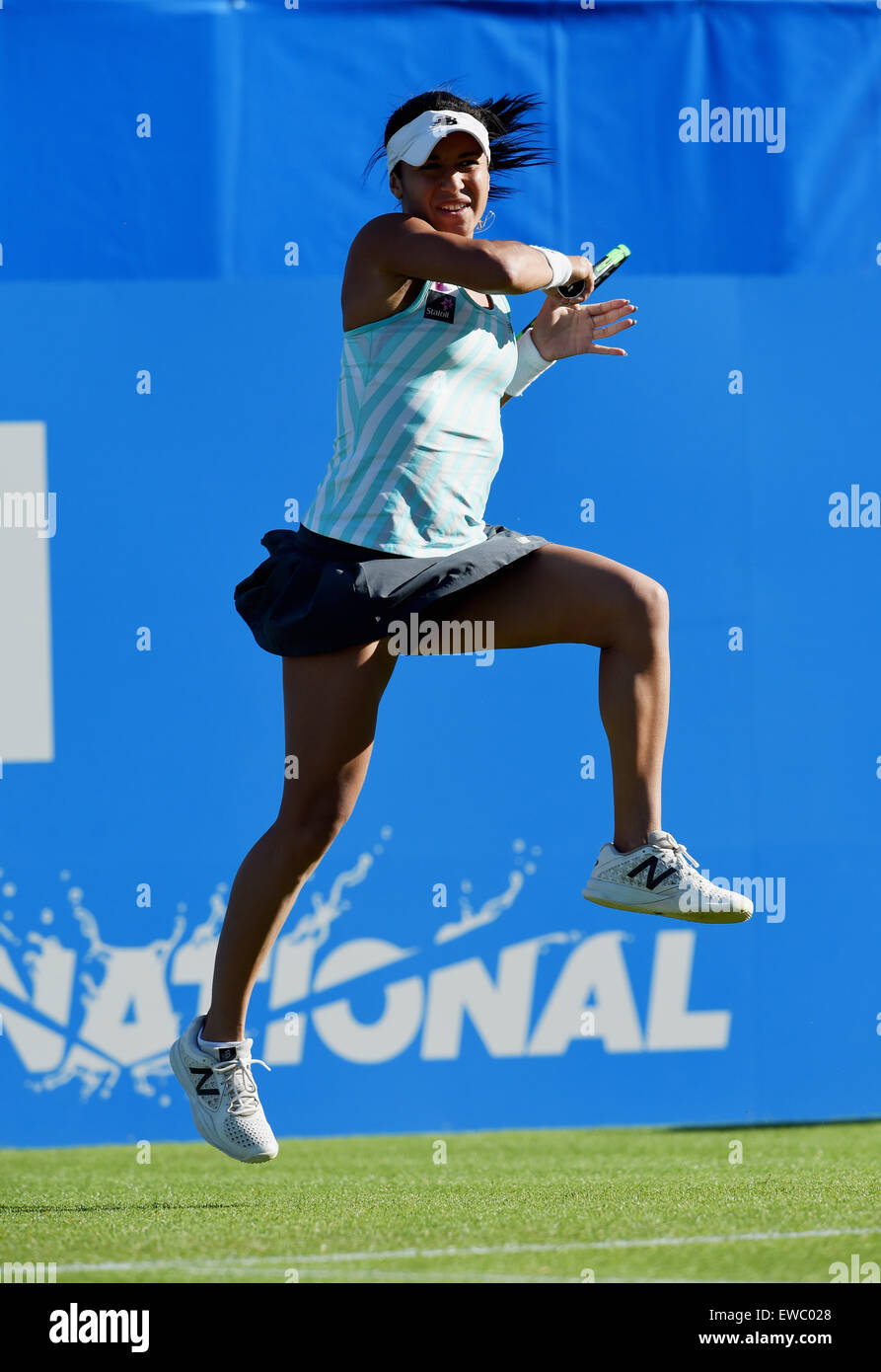 Eastbourne, Sussex, UK. 22 Juin, 2015. Heather Watson de Grande-bretagne en action contre Varvara Lepchenko des USA dans leur match de tennis au tournoi de tennis International Aegon tenu dans le Devonshire Park Crédit : Eastbourne Simon Dack/Alamy Live News Banque D'Images