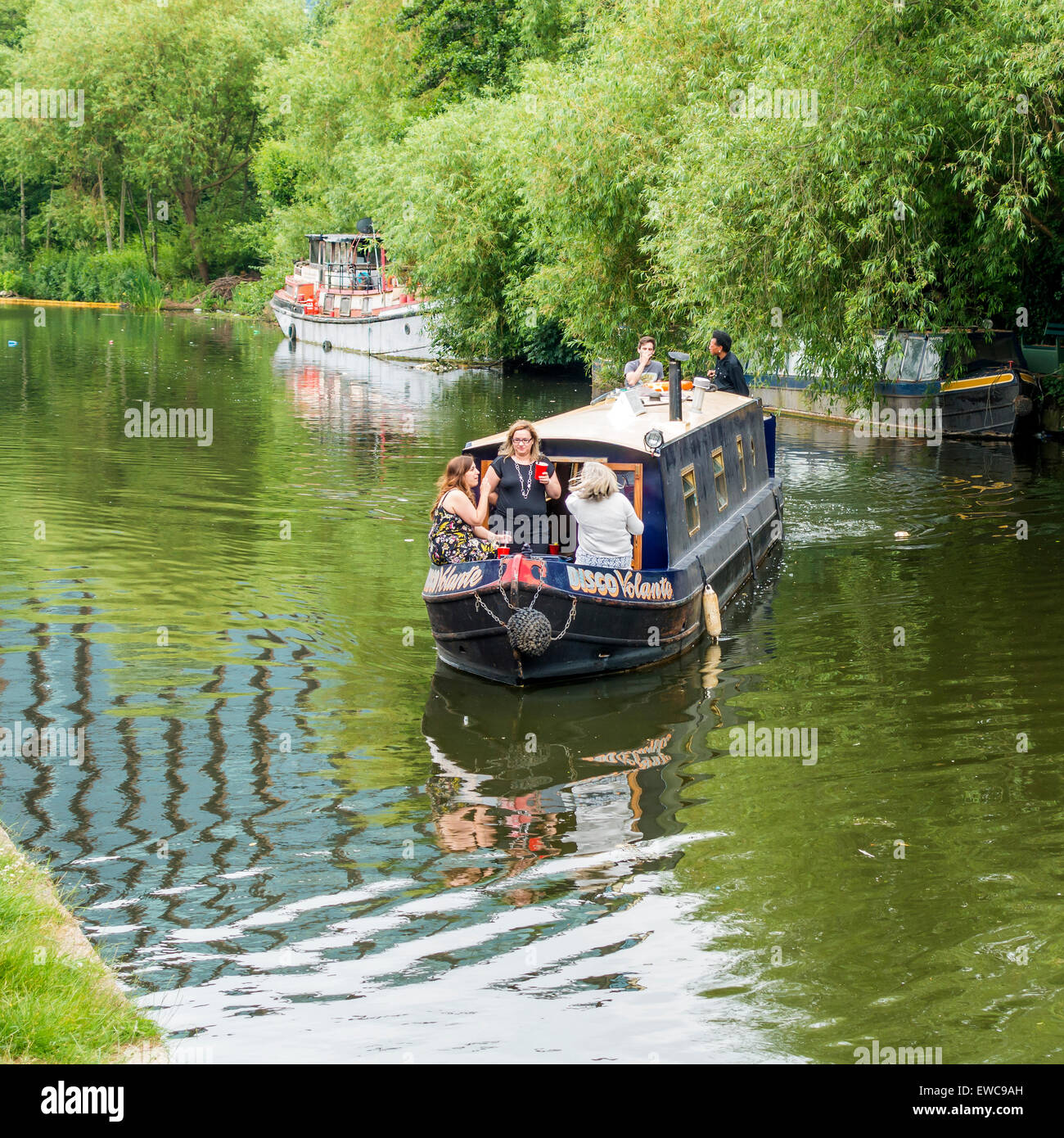 15-04 sur le Regents Canal Kings Cross St Pancras Londres Royaume-uni près de serrure. Banque D'Images
