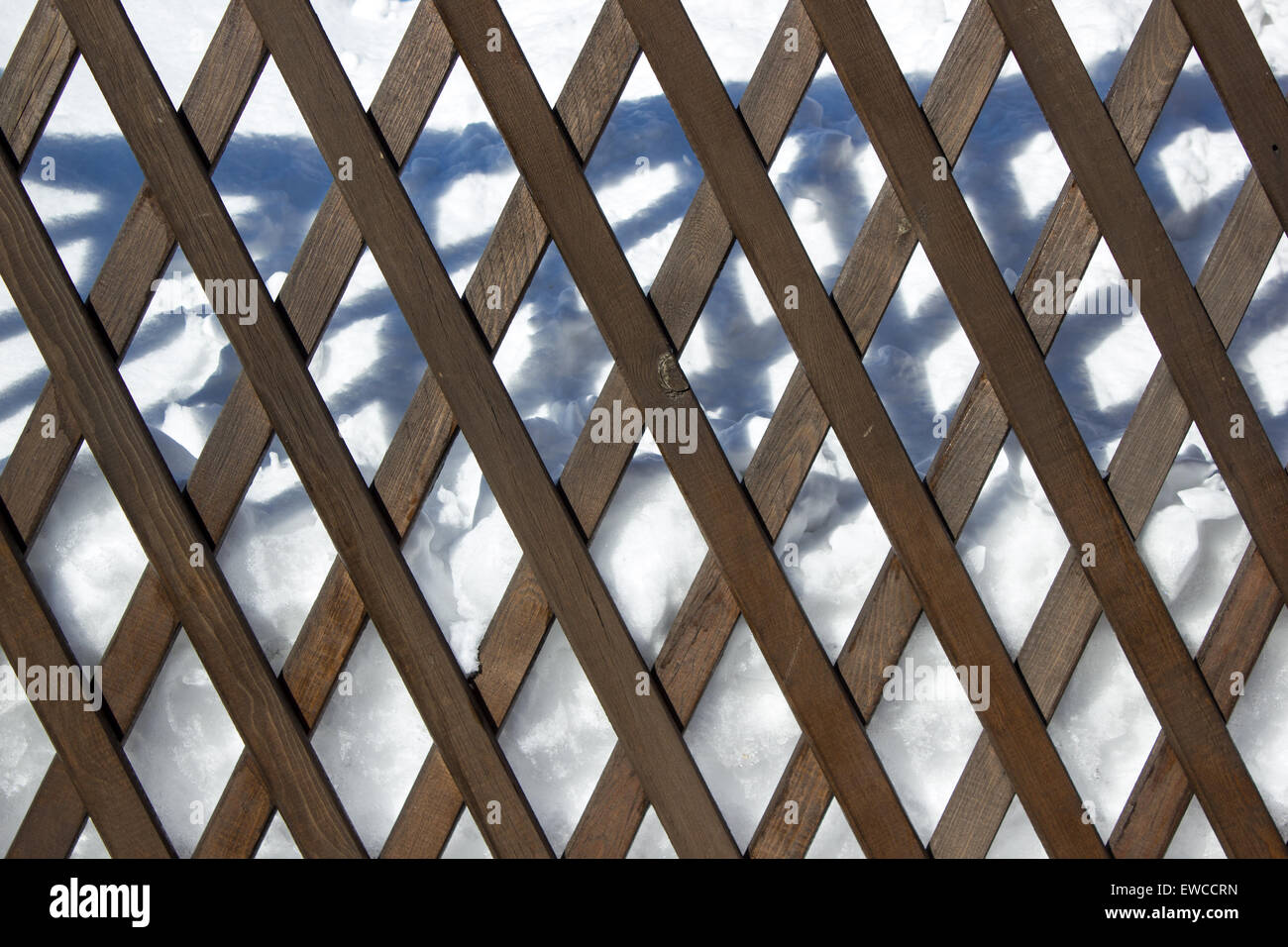 Clôture en bois sur fond blanc Banque D'Images