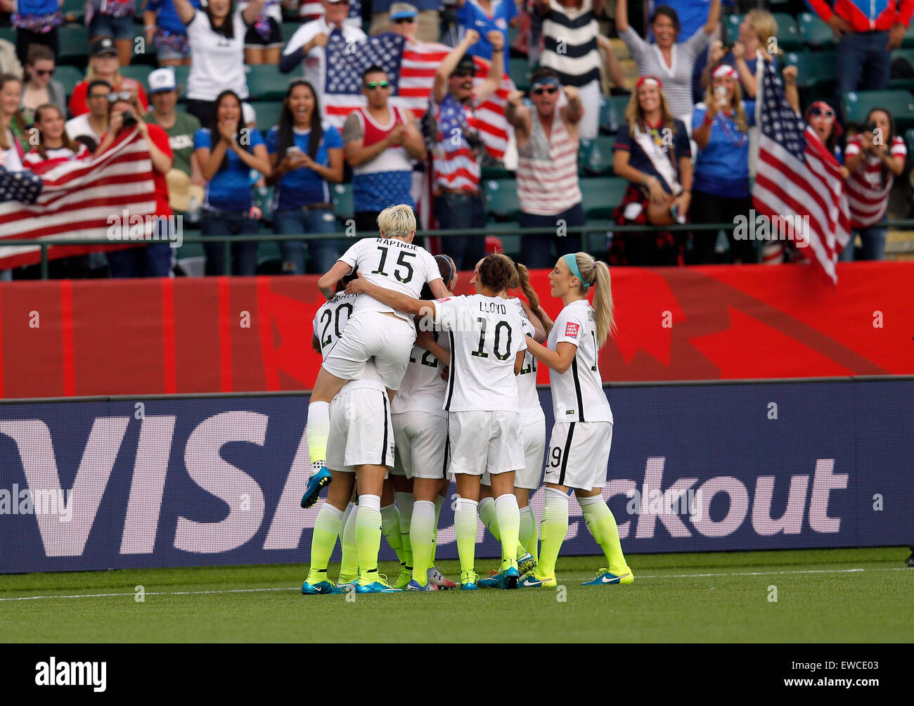 Edmonton, Canada. 22 Juin, 2015. Les joueurs de l'United States célébrer un but contre la Colombie au cours de la ronde de 16 match à la FIFA 2015 Coupe du Monde féminine à Edmonton, Canada, le 22 juin, 2015. Credit : Qin Lang/Xinhua/Alamy Live News Banque D'Images Edmonton, Canada. 22 Juin, 2015. Les joueurs de l'United States célébrer un but contre la Colombie au cours de la ronde de 16 match à la FIFA 2015 Coupe du Monde féminine à Edmonton, Canada, le 22 juin, 2015. Credit : Qin Lang/Xinhua/Alamy Live News Banque D'Images
