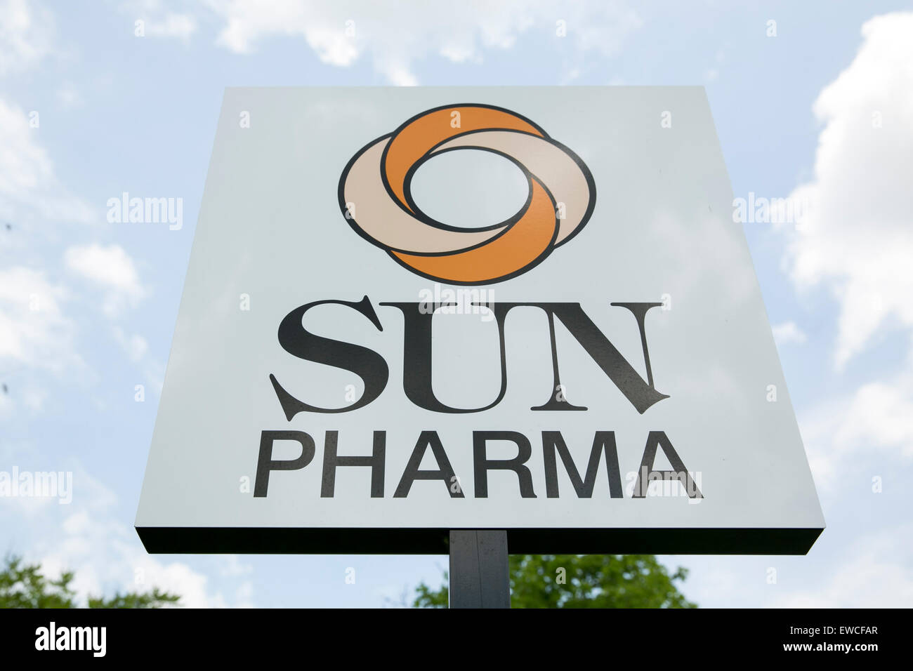 Un logo affiche à l'extérieur d'un établissement occupé par Sun Pharmaceutical Industries Ltd., à Cranbury, dans le New Jersey. Banque D'Images