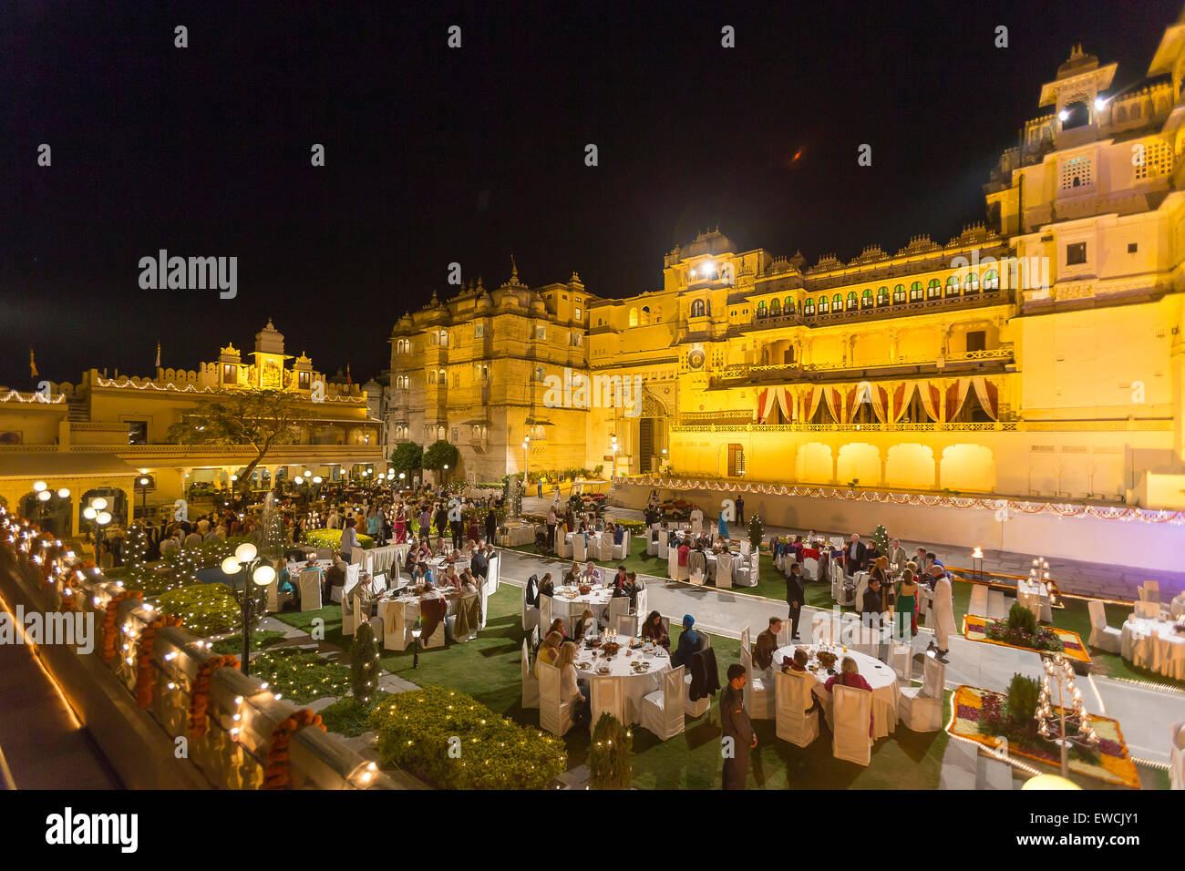 Dîner de fête au cours de l'Holi festival au City Palace, Udaipur, Inde Banque D'Images