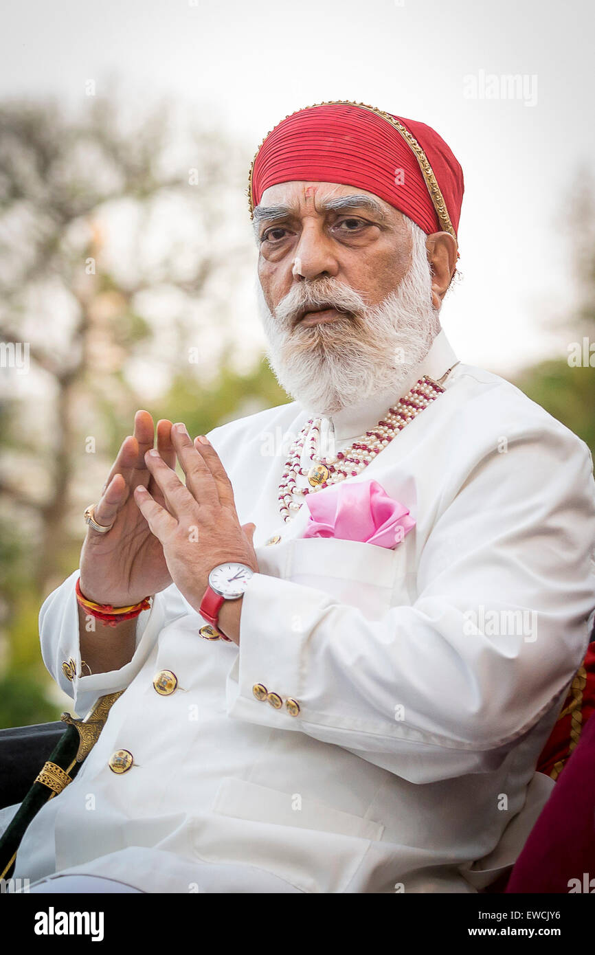 Arvind Singh Rana Sriji Maharana Mewar pendant le festival Holi, City Palace, Udaipur, Inde Banque D'Images