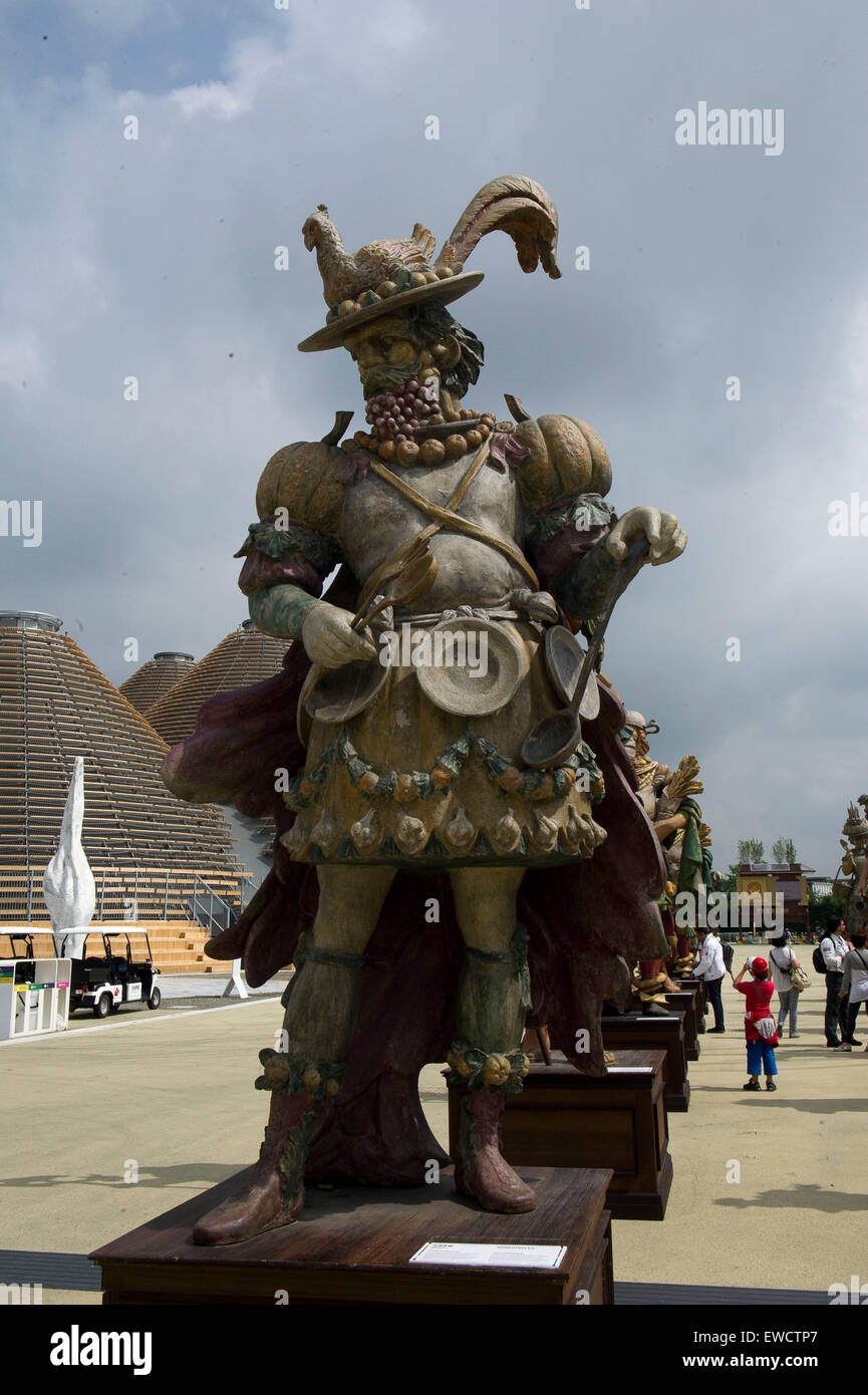 Italie - Milan Expo 2015 Le peuple de l'aliment - Statue célébrant la nourriture sur le peintre Arcimboldi - statue de Minestrello Banque D'Images