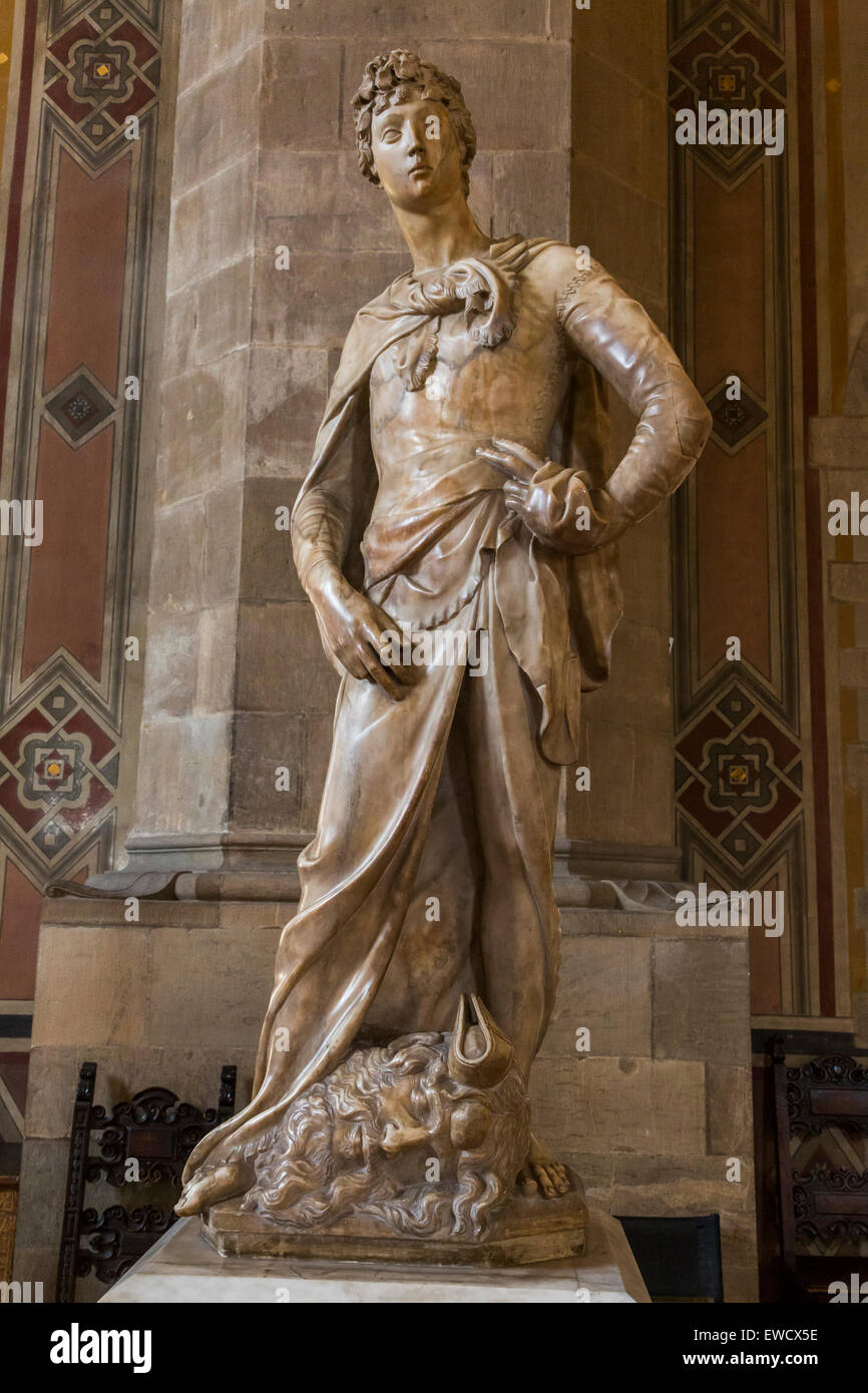 Statue en marbre du David de Donatello, Musée du Bargello, Florence, Italie Banque D'Images