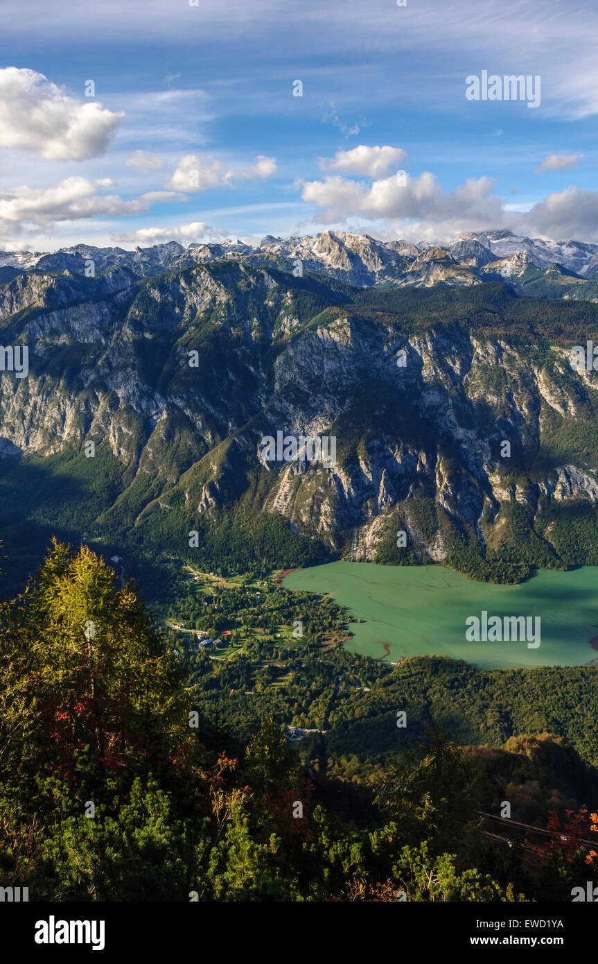 Bohjin le lac vue du sommet du mont Vogel station du téléphérique. La Slovénie Banque D'Images