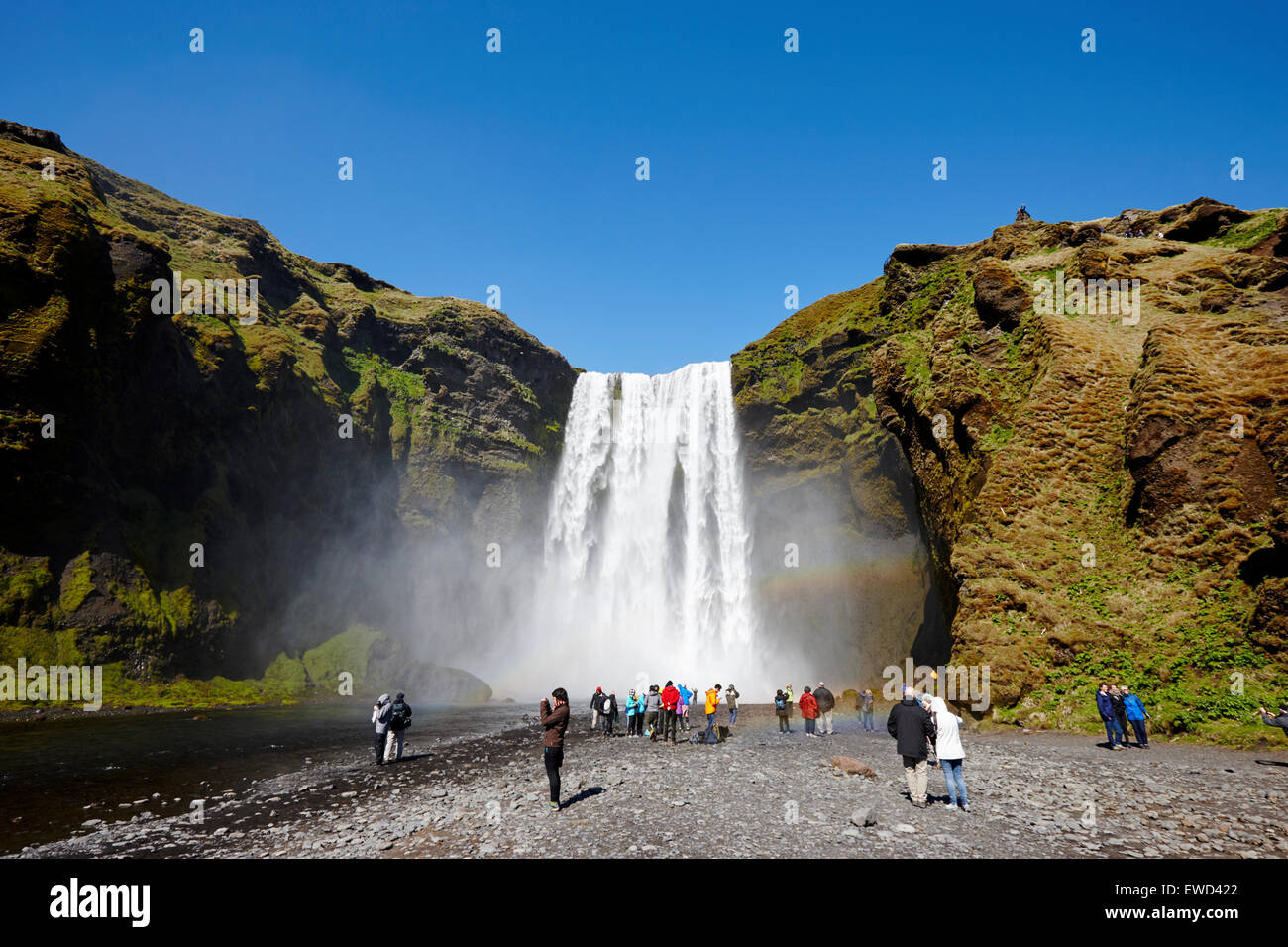 Des foules de touristes à skogafoss chute en Islande Banque D'Images